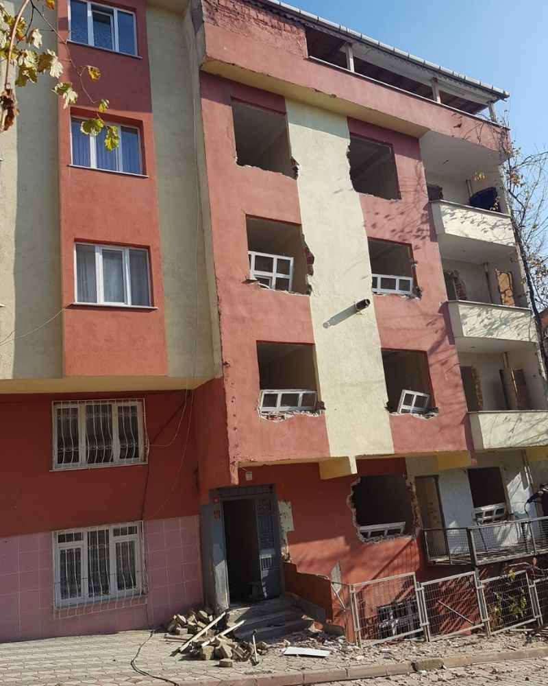 Kentsel Dönüşüm Kapsamında Riskli Bina (Sultangazi)